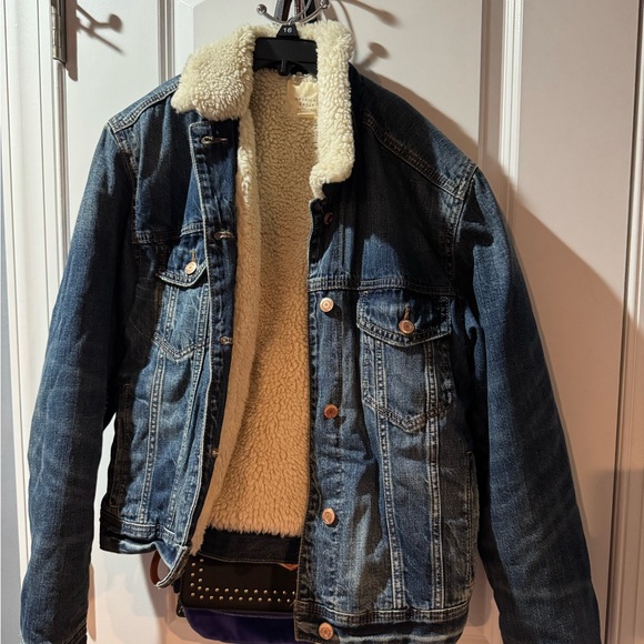 American Eagle fur lined denim jacket - Picture 2 of 3